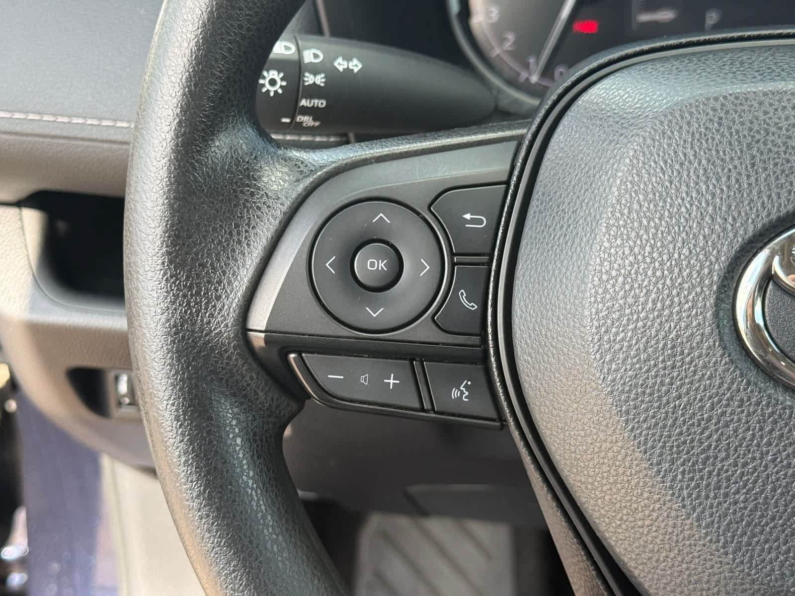 Used 2025 Toyota RAV4 XLE FWD image 16