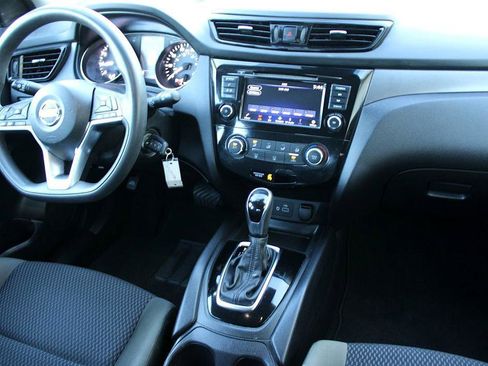 Used 2021 Nissan Rogue Sport S image 15