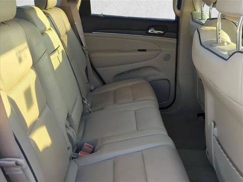 Used 2020 Jeep Grand Cherokee Overland AWD/4WD image 23