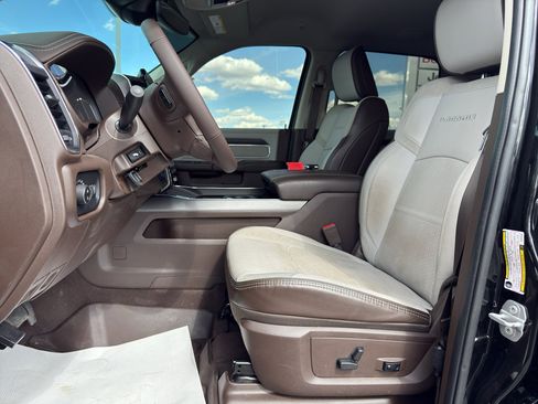 Used 2025 RAM 2500 Laramie AWD/4WD image 9