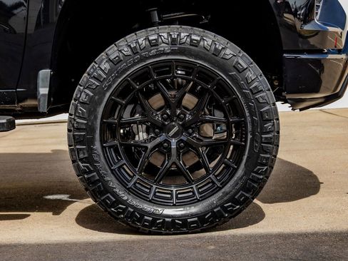 Used 2025 Chevrolet Silverado 1500 LT Trail Boss w/ Convenience Package II image 12