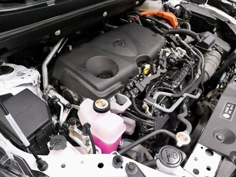 Used 2025 Toyota RAV4 XLE AWD/4WD image 18