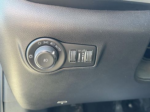 Used 2024 Jeep Compass Latitude image 16