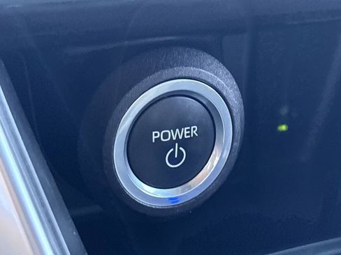 Used 2023 Toyota Venza LE image 34