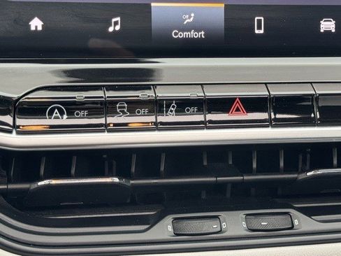 Certified 2022 Jeep Compass Limited w/ Sun and Sound Group image 21