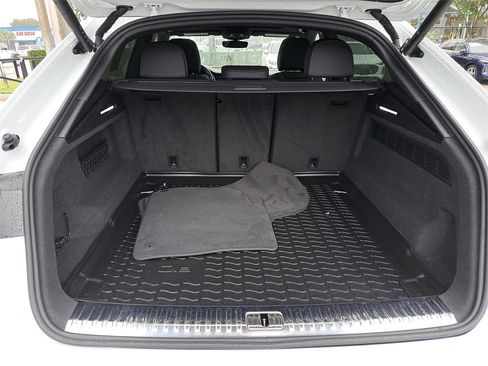 Used 2025 Audi Q8 Premium w/ Convenience Package image 31