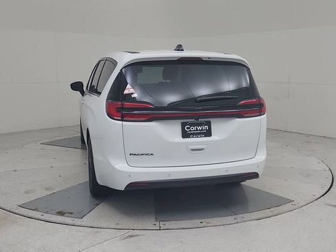New 2026 Chrysler Pacifica Select image 12
