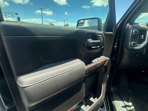 Used 2019 GMC Sierra 1500 Elevation w/ Elevation Value Package AWD/4WD image 9