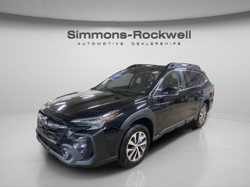 Used 2025 Subaru Outback Premium AWD/4WD image 1