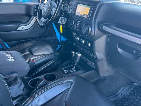 Used 2018 Jeep Wrangler Unlimited Rubicon w/ Cold Weather Group image 15