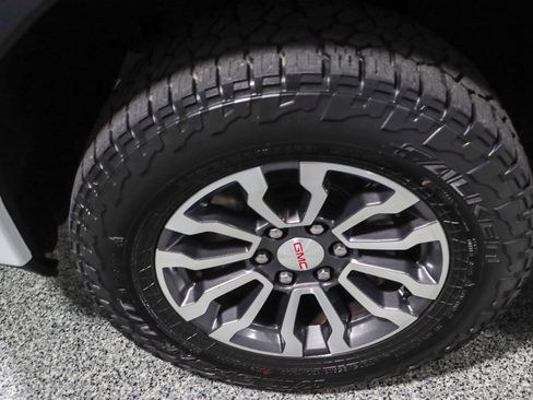 Used 2020 GMC Sierra 1500 AT4 w/ AT4 Premium Package AWD/4WD image 11