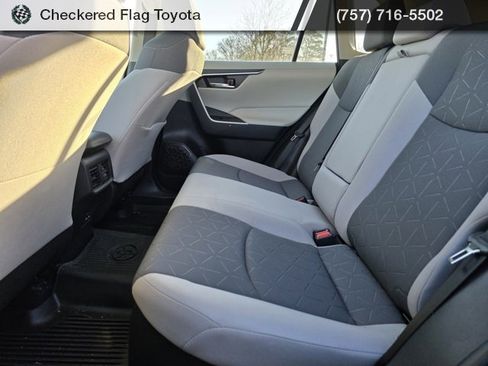 Used 2022 Toyota RAV4 XLE image 22