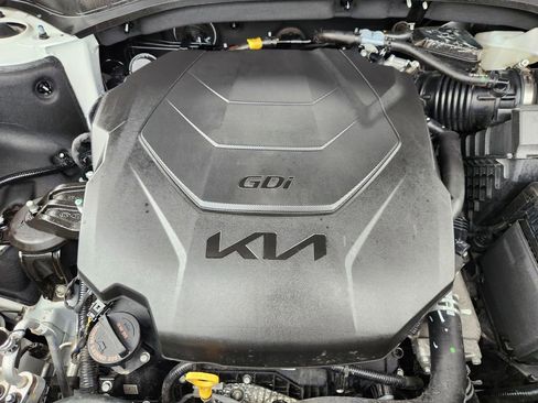 Used 2025 Kia Telluride EX w/ EX Captain's Chair Package image 18