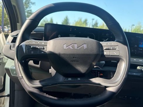 Used 2024 Kia EV9 Land AWD/4WD image 10