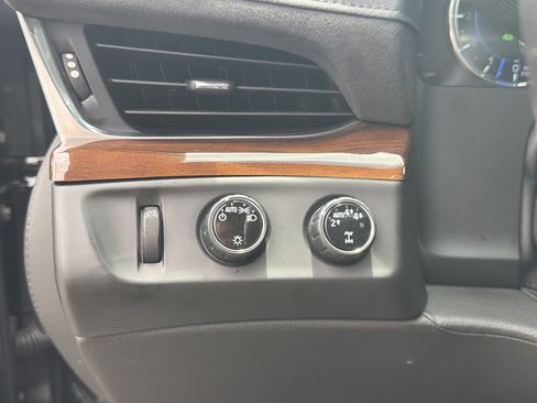 Used 2020 Cadillac Escalade ESV 4WD image 38