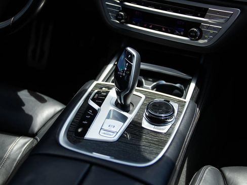 Used 2020 BMW 740i w/ M Sport Package RWD image 38