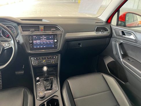 Used 2018 Volkswagen Tiguan SE w/ 3rd Row Seat Package image 12