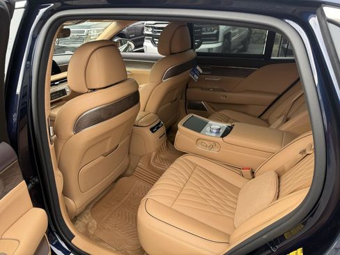 Used 2025 Genesis G90 3.5T AWD/4WD image 37