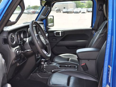 Used 2023 Jeep Wrangler Unlimited Sahara w/ Cold Weather Group AWD/4WD image 6