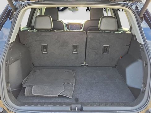 Used 2024 GMC Terrain SLT image 11