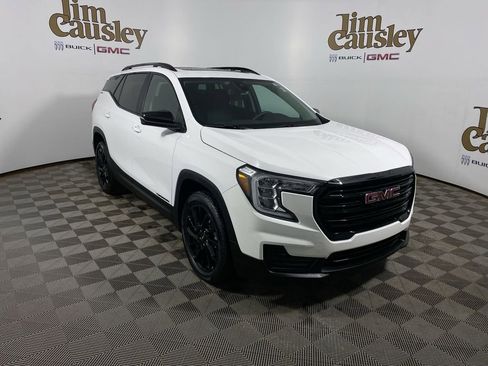 Used 2023 GMC Terrain SLE w/ Driver Convenience Package image 1