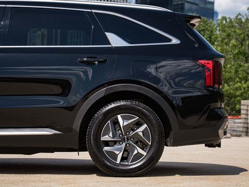 Used 2022 Kia Sorento S AWD/4WD image 4