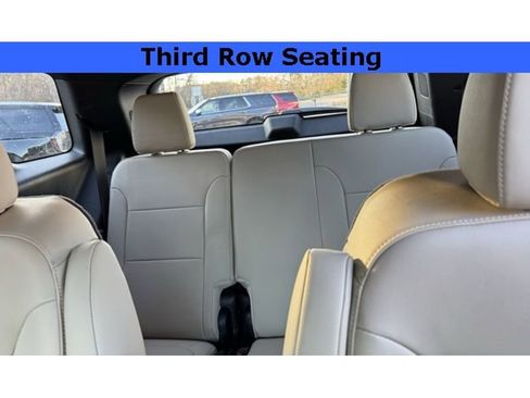 Used 2023 Chevrolet Traverse LT image 14