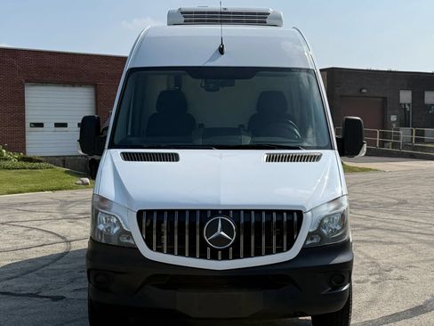 Used 2015 Freightliner Sprinter 2500 w/ Additional Battery Package RWD image 2