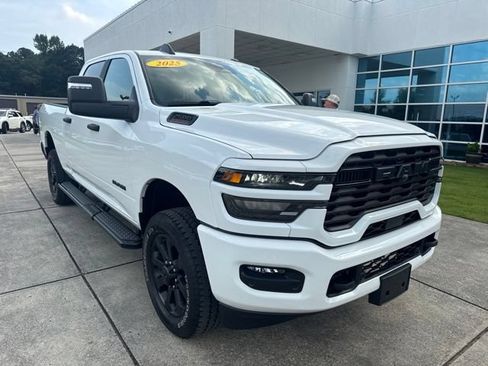 Used 2025 RAM 2500 4x4 Crew Cab image 1