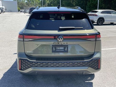 New 2026 Volkswagen Tiguan SE R-Line FWD image 5