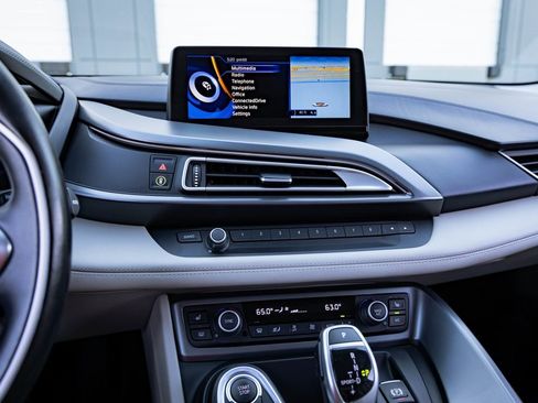 Used 2017 BMW i8 image 13