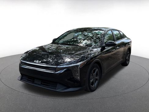 Used 2025 Kia K4 LXS image 3