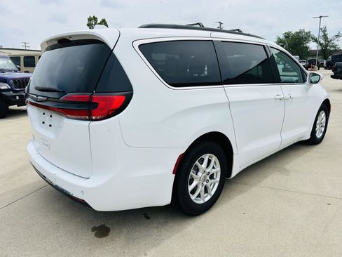 Used 2022 Chrysler Pacifica Touring-L FWD image 39