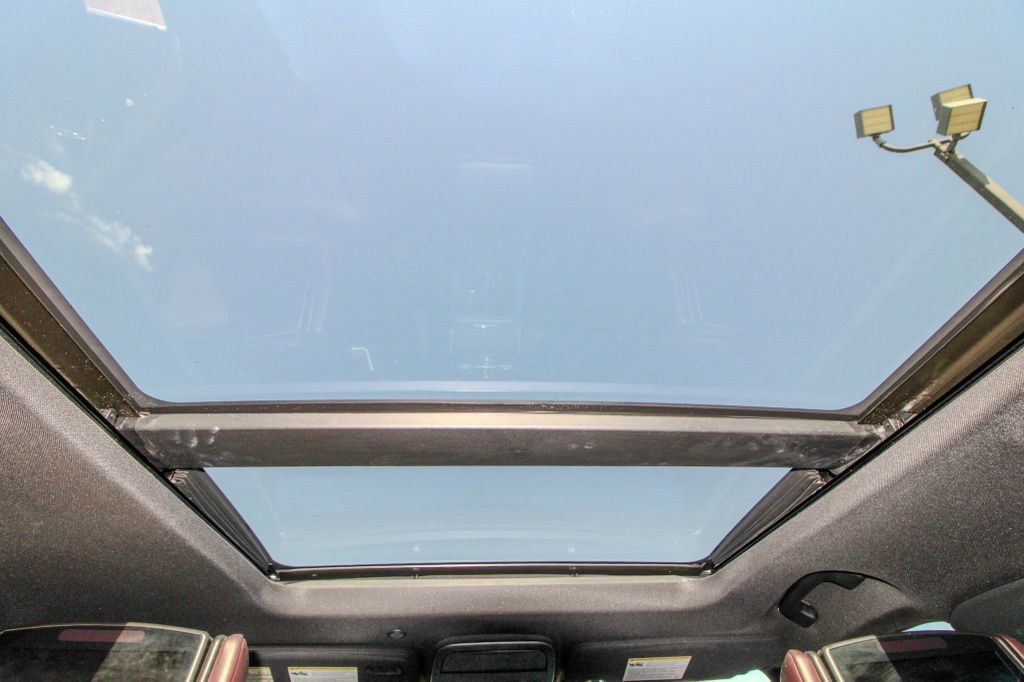 Used 2021 Ford Explorer Platinum w/ Equipment Group 601A AWD/4WD image 14