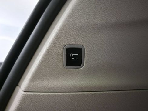 Used 2024 Chrysler Pacifica Touring-L FWD image 41
