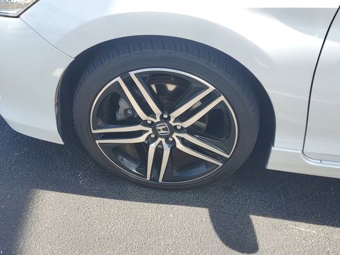 Used 2017 Honda Accord Touring image 3