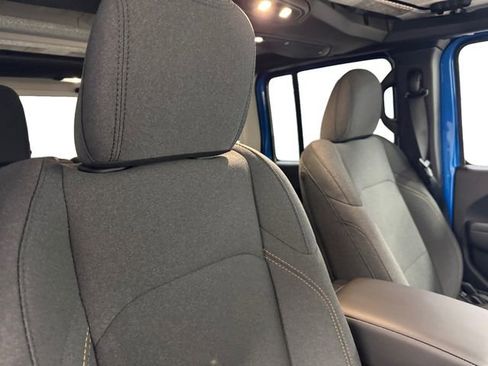 Used 2025 Jeep Wrangler Sport S AWD/4WD image 7