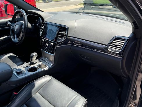 Used 2019 Jeep Grand Cherokee Overland AWD/4WD image 26