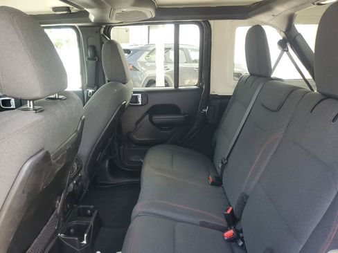 Used 2024 Jeep Wrangler Unlimited Rubicon image 11