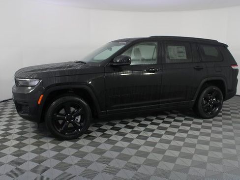 New 2025 Jeep Grand Cherokee L Altitude image 2