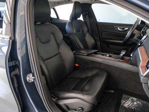 Used 2021 Volvo S60 T5 Momentum image 27