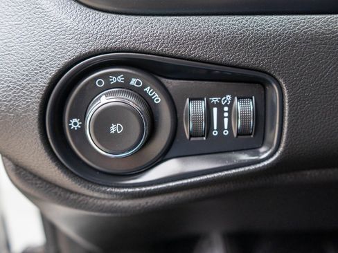 Used 2017 Jeep Renegade Latitude image 17