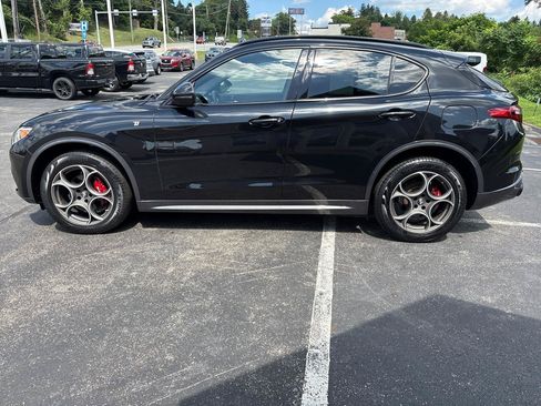 Used 2023 Alfa Romeo Stelvio Ti AWD/4WD image 8