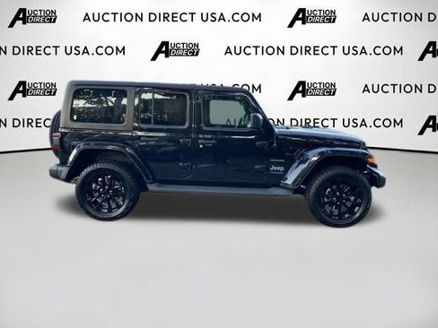 Used 2021 Jeep Wrangler Unlimited Sahara w/ Dual Top Group AWD/4WD image 23