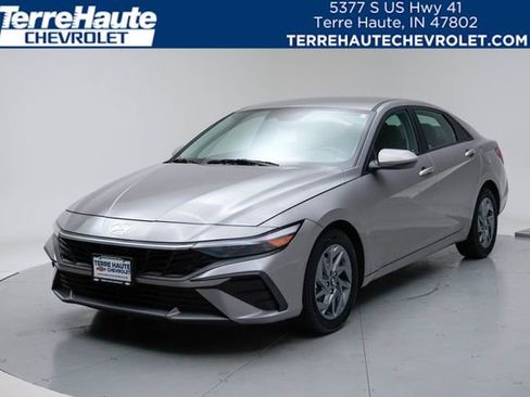 Used 2024 Hyundai Elantra SEL FWD image 1