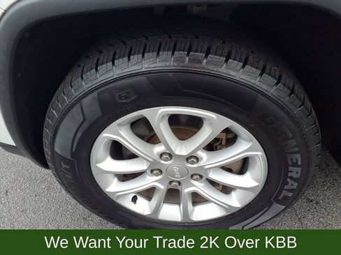 Used 2022 Jeep Grand Cherokee Laredo E image 32