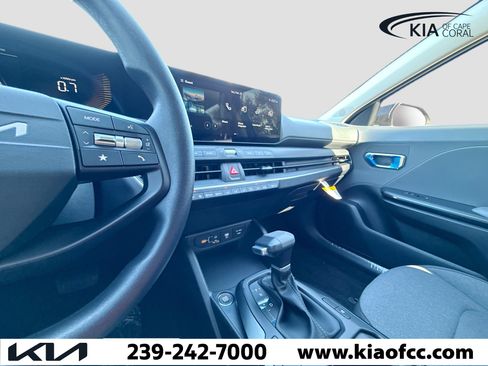 New 2025 Kia K4 LXS image 25