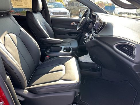 New 2026 Chrysler Pacifica Select image 55