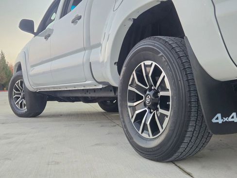 Used 2015 Toyota Tacoma 4x4 Double Cab image 34