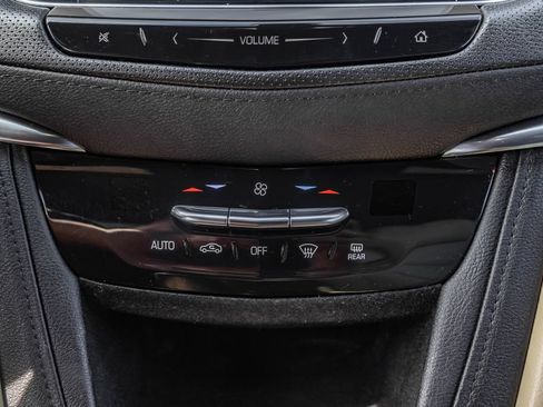 Used 2019 Cadillac XT5 FWD image 19